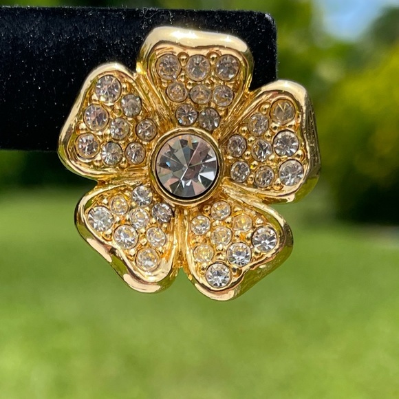Joan Rivers Rhinestone Flower Gold Tone Clip On Earrings - Picture 3 of 6